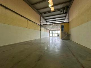 Rent Industrial building in Zona Industrial. Se alquila nave industrial en pinto