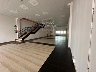 Nave industrial en Arganda del Rey. Se vende nave comercial para inversor en la arteria principal de