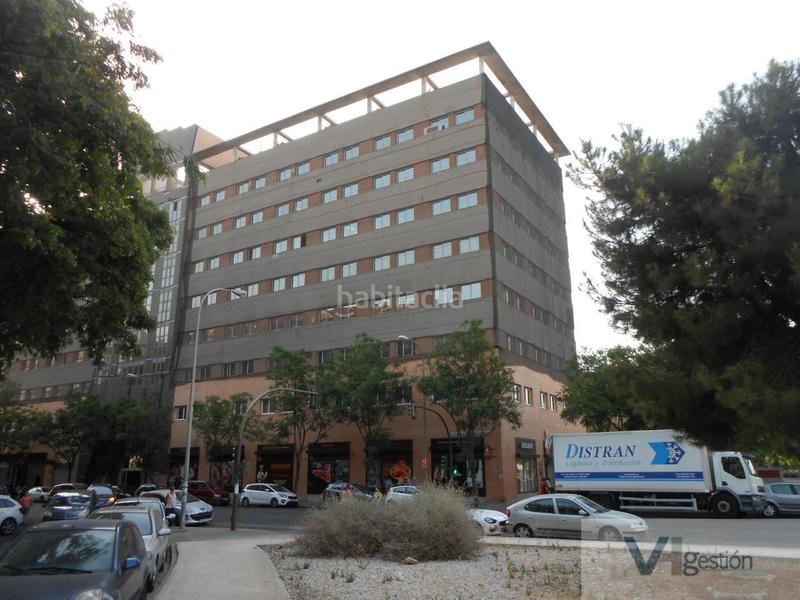 Foto 5134a986-a391-43d3-9b88-d15d6cfea492. Oficina a colores - entreparques Sevilla