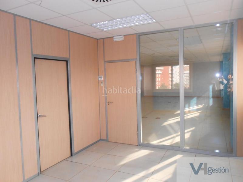 Foto d59c5288-8175-4ca9-893a-3d32d46a9b65. Oficina a colores - entreparques Sevilla