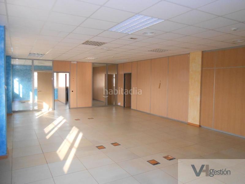 Foto fc4bf8e3-0344-40e3-84cd-1b4f3c26550d. Oficina a colores - entreparques Sevilla