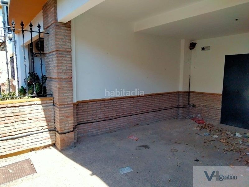 Foto 063aea4e-f060-4c54-8e0a-9780adfbdd27. Casa adossada a colores - entreparques Sevilla