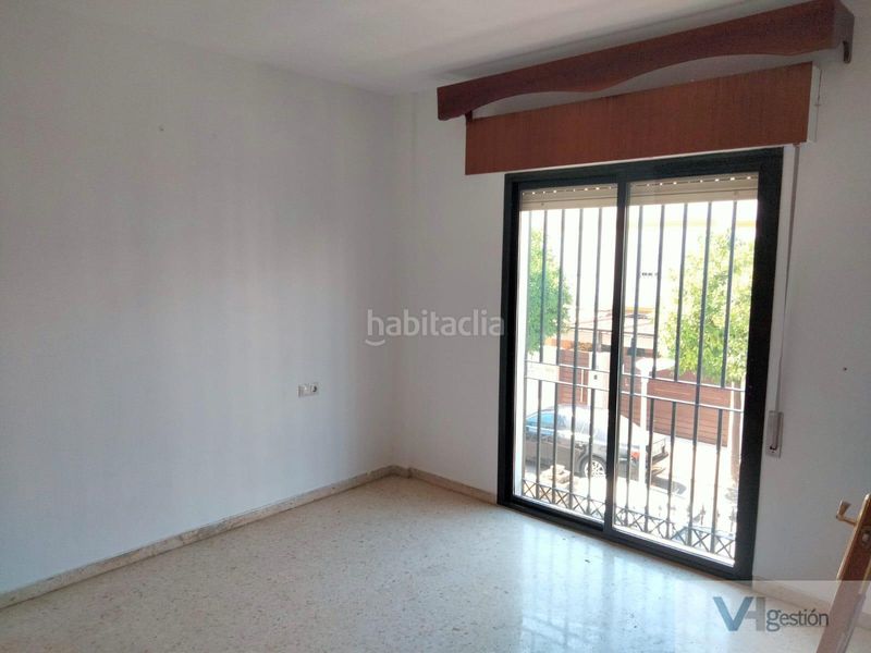 Foto 09161aff-299b-42b2-ac91-e1db7426abd3. Casa adossada a colores - entreparques Sevilla