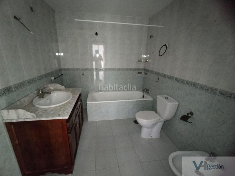 Foto 6d1ea2b2-1d0d-4082-ad39-9a35bdd290cd. Casa adossada a colores - entreparques Sevilla