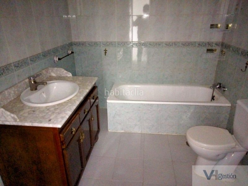 Foto 91b0d12c-4bf4-461b-9733-ed2de7f638f3. Casa adossada a colores - entreparques Sevilla