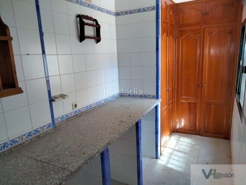 Foto b2696ff3-5c94-4442-aee7-01cc01b1eacb. Casa adossada a colores - entreparques Sevilla