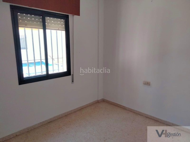Foto cc6a1e2e-39d9-4d36-b17a-b00d02d38642. Casa adossada a colores - entreparques Sevilla