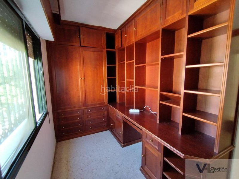 Foto d383838c-b938-45f1-ae82-799b590bd889. Casa adossada a colores - entreparques Sevilla