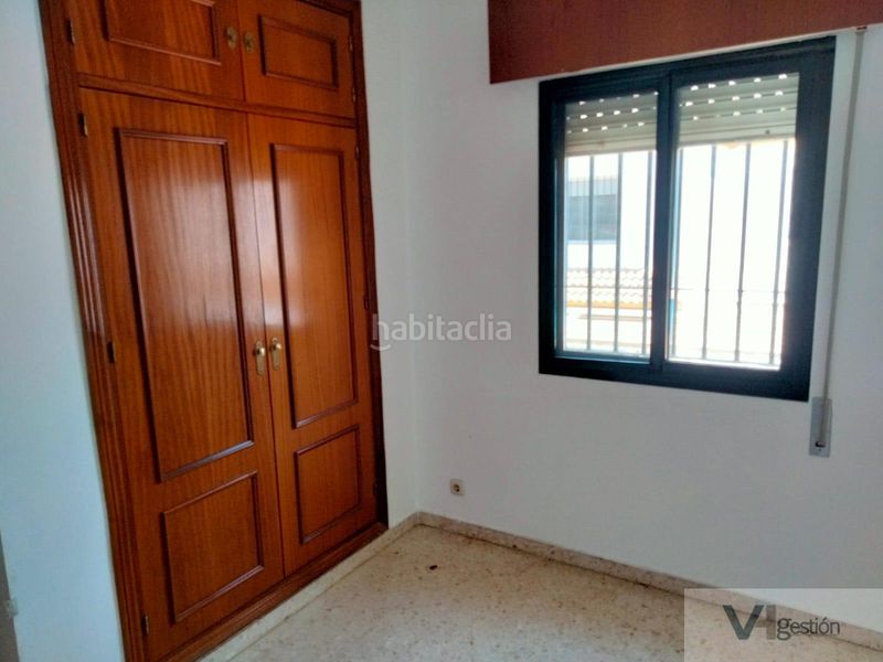 Foto db33b604-6a5c-4682-88d9-156bbc4f0cbd. Casa adossada a colores - entreparques Sevilla