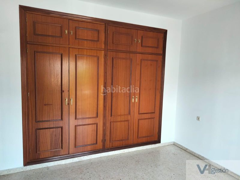 Foto ef5de7e1-4df5-4b5f-8753-87cc45509425. Casa adossada a colores - entreparques Sevilla