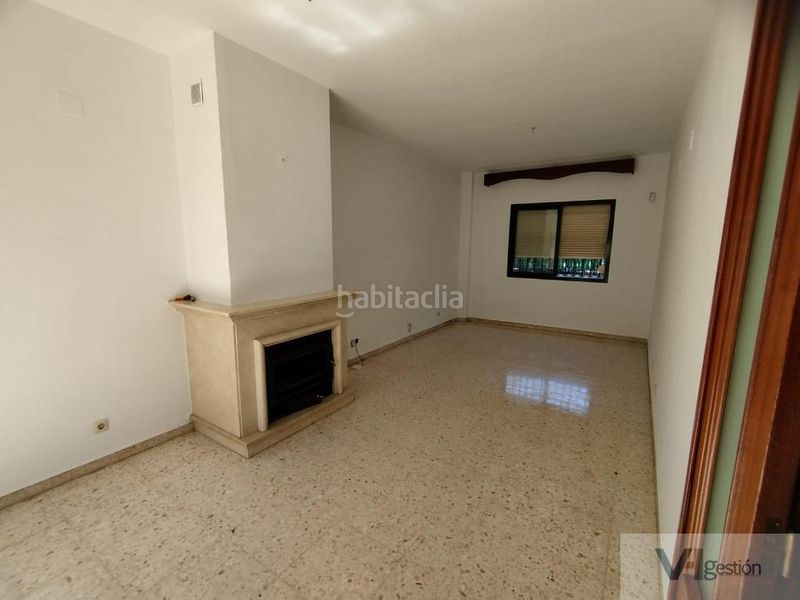 Foto f470153c-418a-43a6-8f82-48bb6ee07ffe. Casa adossada a colores - entreparques Sevilla