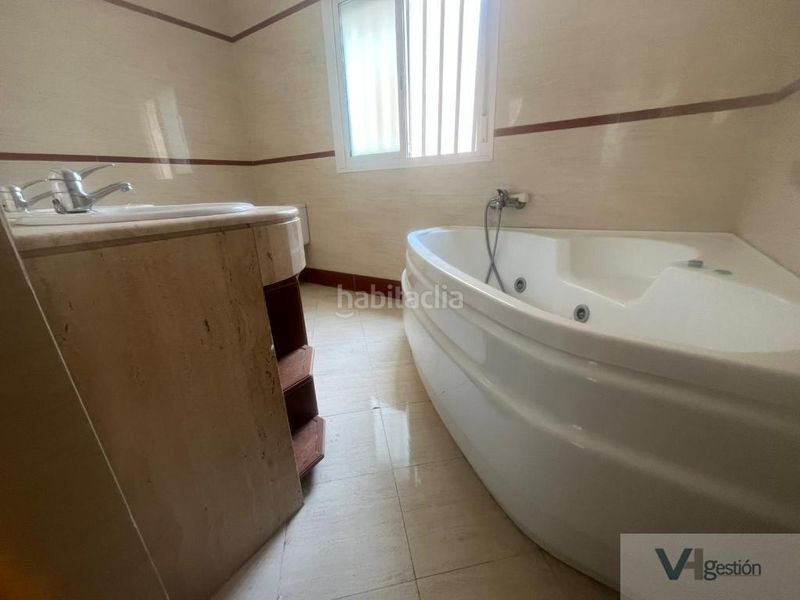 Foto 92282f47-85da-4258-9d3f-07c05507d6d5. Casa amb piscina a Castilleja de Guzmán