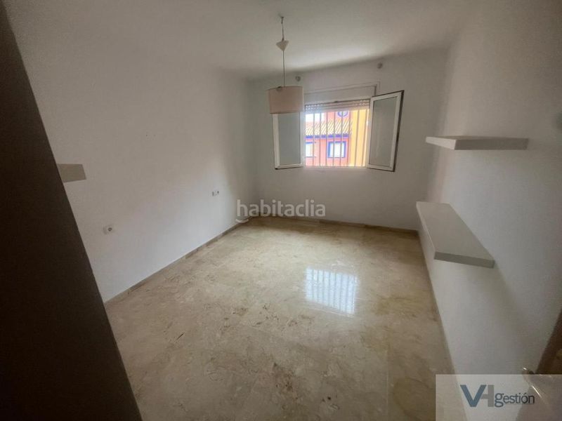 Foto a09ded24-a550-4e9e-a724-5a5eadd85dc7. Casa amb piscina a Castilleja de Guzmán