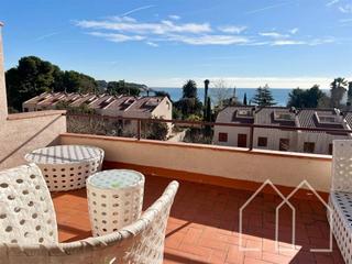 Casa adossada  Salvador dalí. Chalet adosado en venta con licencia turística