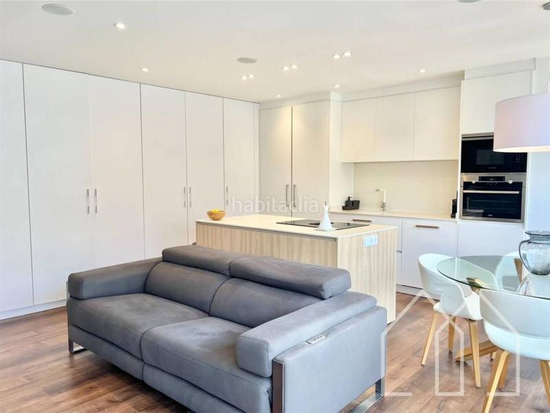 Foto b3df17f3-f61a-4902-87ff-17893e70408f. Piso espectacular piso céntrico reformado en Eixample Nord Girona