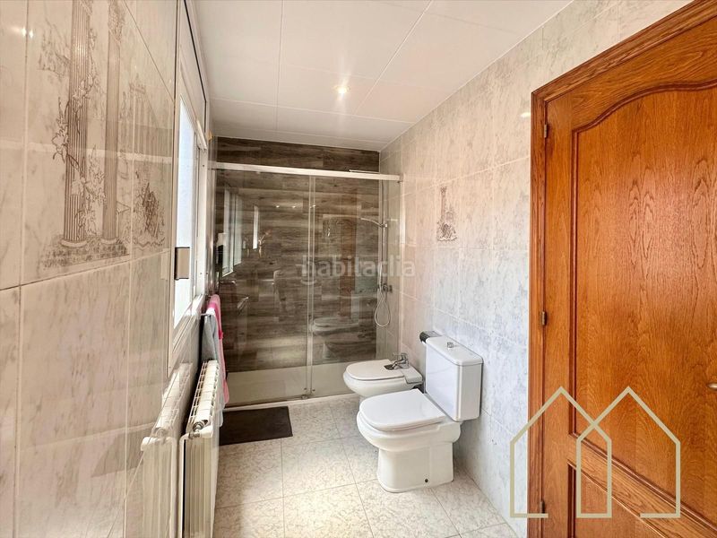 Foto 4e8fcf74-f4cc-4488-a45a-b2ccbd8f3750. Casa adossada amb calefacció a Eixample Sant Feliu de Guíxols
