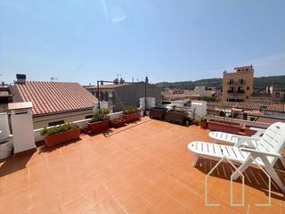 Casa adossada  Nou de sant antoni. Casa esquinera con gran terraza