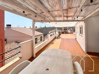 Maison jumelée  Nou de sant antoni. Casa esquinera con gran terraza