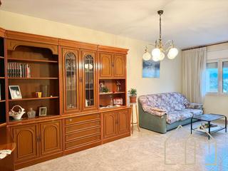 Flat  Roselló. Piso de 4 habitaciones y pk en girona