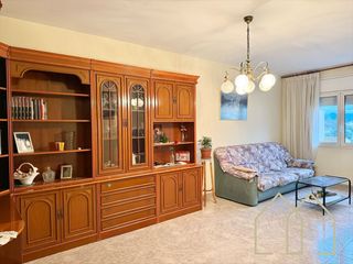 Appartement  Roselló. Piso de 4 habitaciones y pk en girona