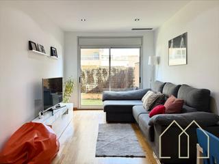 Flat in Eixample Sud-Migdia. Planta baja con jardín en girona