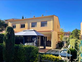 Casa a schiera in Caldes de Malavella. Casa apareada en caldes de malavella