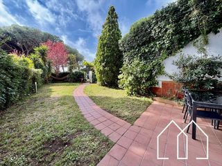 Pis a Los Pinos-Politur. Planta baja con jardín en platja daro