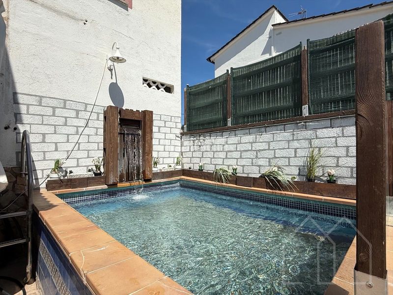 Foto 0921a775-29c6-4e3e-8610-10bae2ca5a6f. Casa amb calefacció aparcament piscina a Sils
