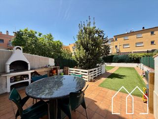 Casa adossada a Santa Cristina Poble