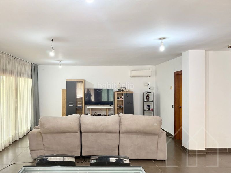 Foto d90537b2-ee90-4fbd-8c72-466cfa7fd292. Maison avec chauffage parking piscine dans Quart