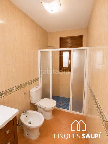 Foto 101a7875-2e99-4992-a548-9090597a70ce. Casa amb calefacció aparcament a Caldes de Malavella
