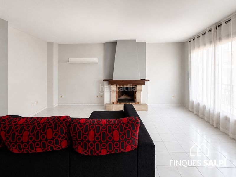 Foto 1bcb65e3-a812-415a-9fc0-3e0495015244. Casa adossada amb calefacció a Jonquera (La)