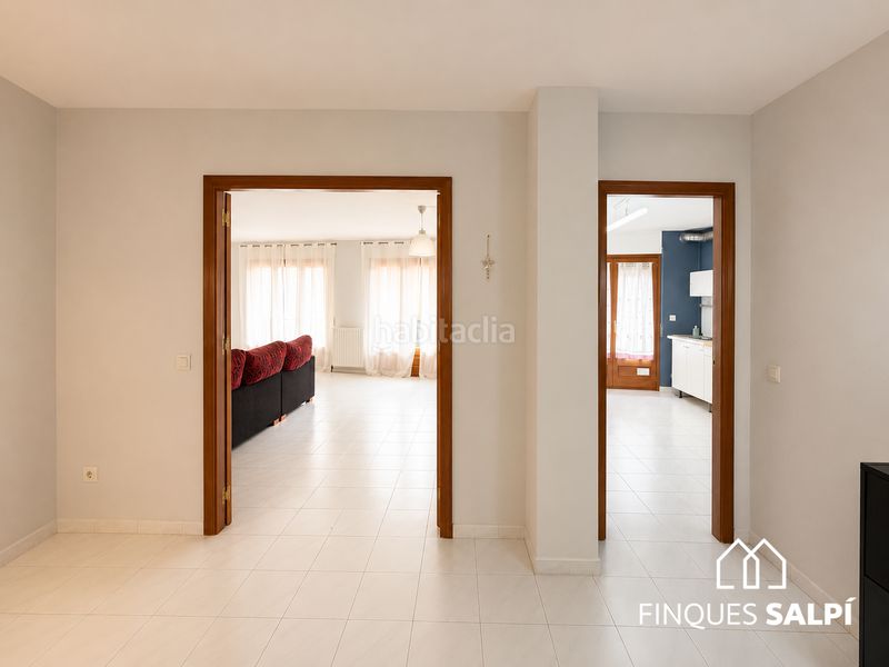 Foto 38428f14-3a2e-4f12-b77d-2016d3717367. Casa adossada amb calefacció a Jonquera (La)