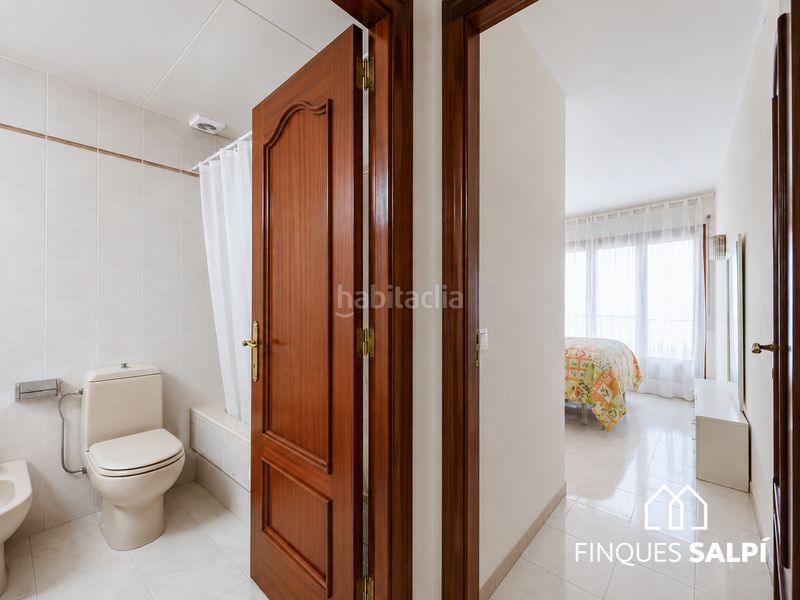 Foto 53d744f7-ff28-4542-8d1b-d999c3a83825. Casa adossada amb calefacció a Jonquera (La)