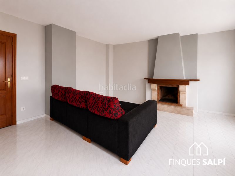 Foto bfc0c519-3be0-4bc2-8bdb-6981722765ca. Casa adossada amb calefacció a Jonquera (La)