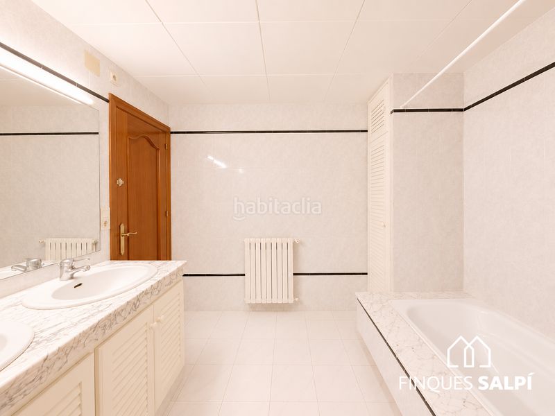 Foto d5cd9a13-e753-412b-85e3-e1c6d1873f77. Casa adossada amb calefacció a Jonquera (La)