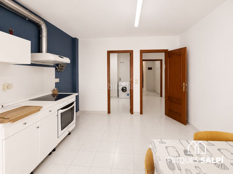 Foto f26aab9d-3970-4d68-bd6b-b7c7b56833a7. Casa adossada amb calefacció a Jonquera (La)