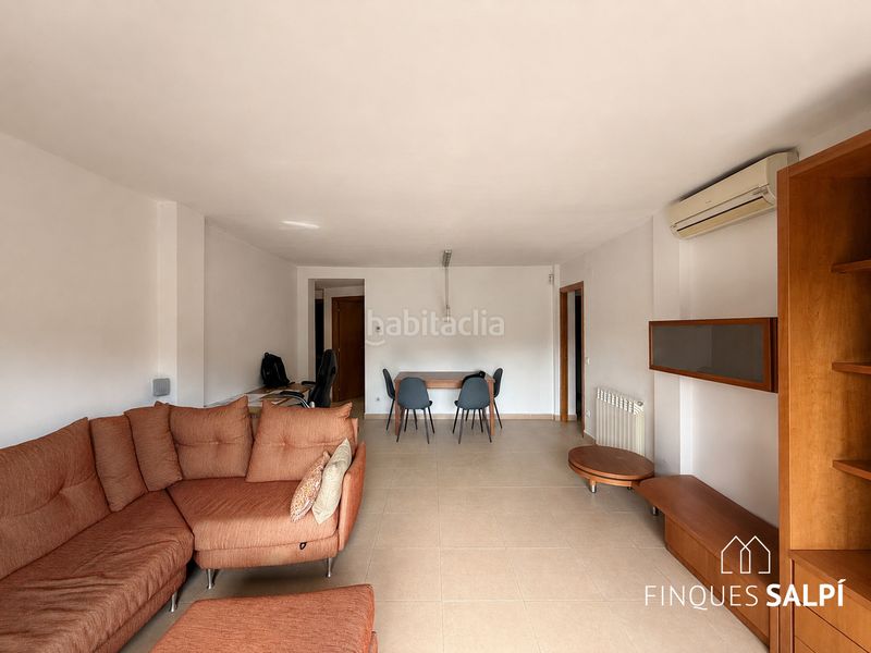 Foto ee212ca1-f260-4e78-abd3-4447b46137cd. Pis amb calefacció a Eixample Sud-Migdia Girona