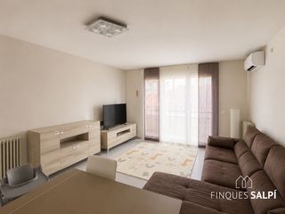 Appartamento in Eixample Sud-Migdia. Piso de 2 habitaciones con parking y trastero