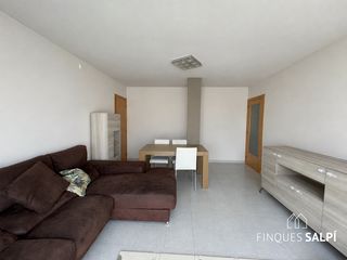 Flat in Eixample Sud-Migdia. Piso de 2 habitaciones con parking y trastero