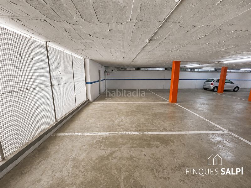 Foto 1049fec4-2c1d-4ae0-981d-2715c26d2f59. Aparcament cotxe a Eixample Sud-Migdia Girona