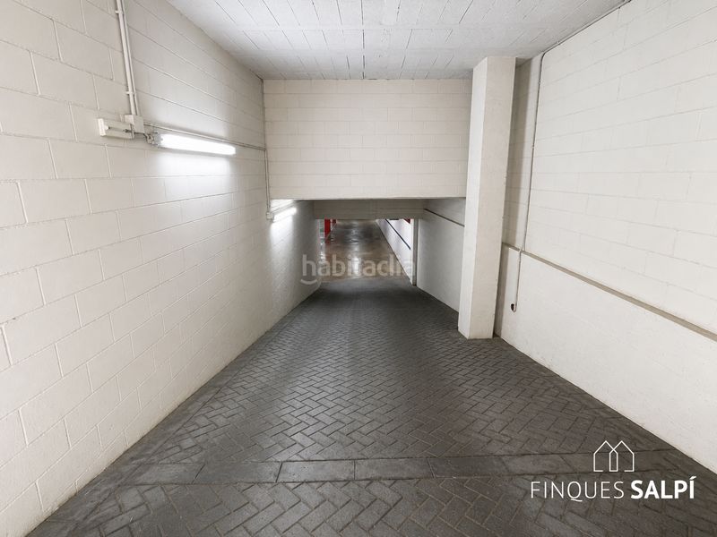 Foto a404db81-0743-4849-9aa7-847e63386aa8. Aparcament cotxe a Eixample Sud-Migdia Girona