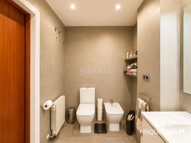 Foto 8239b213-455c-4378-8eb6-a51e437375f2. Duplex con riscaldamento in La Devesa Girona