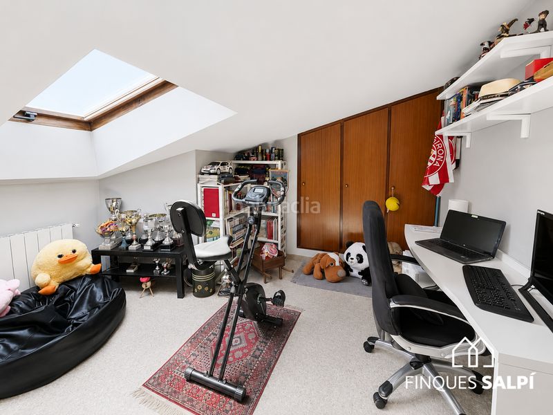 Foto cdbf3748-d0b5-4476-8281-6603a07a0354. Duplex con riscaldamento in La Devesa Girona