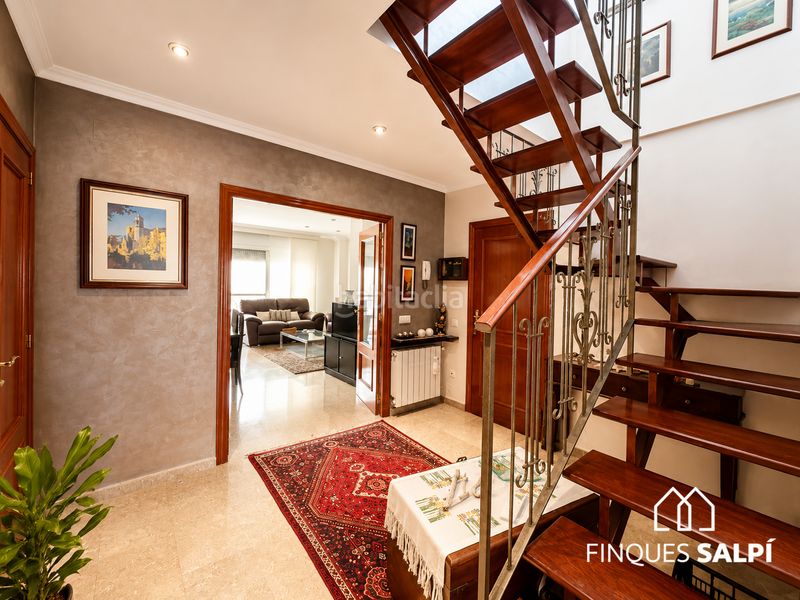 Foto db2f7a36-3e9e-49d2-bf34-9eef893a7f74. Duplex con riscaldamento in La Devesa Girona