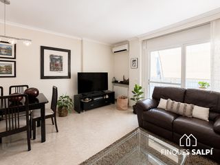 Duplex  Remences. Piso de 5 habitaciones y parking en la devesa