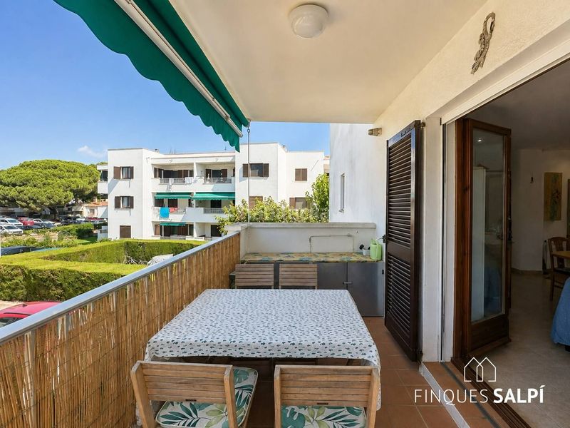 Foto 41f87632-c838-450d-bc11-3e6ed8dc2330. Apartament amb piscina a Montgó Escala (L´)