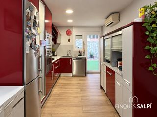 Pis  Montseny. Piso reformado con 4 habitaciones dobles y gran terraza en santa