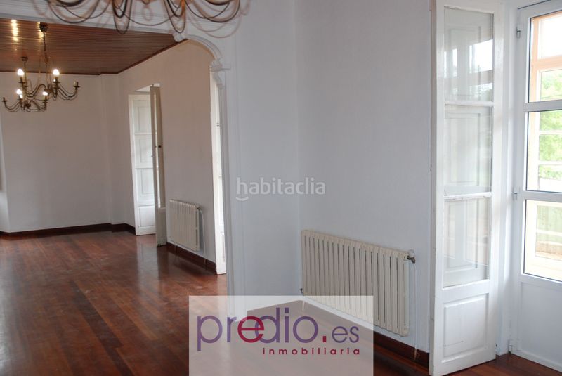 Foto 44aff64c-987b-4bdf-9dcb-293e8c6156ed. Casa aparellada amb calefacció aparcament a Rábade