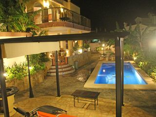 Rent Chalet in Urbanizacion de monte pichel 7d. Viila independiente con piscina privada